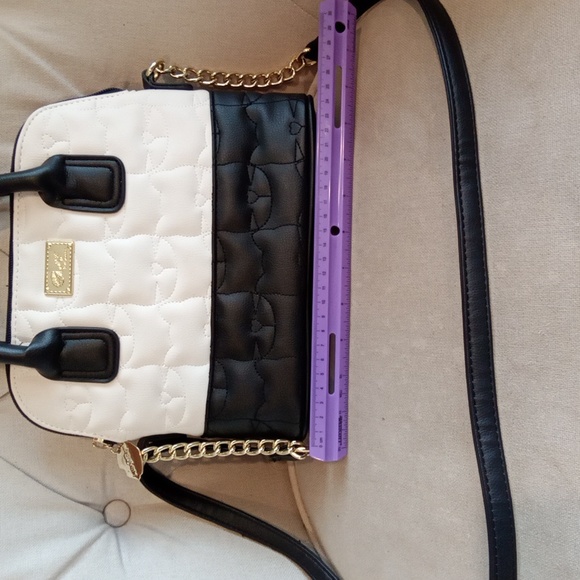 Gorgeous EUC Love by Betsy Johnson Crossbody - Picture 8 of 9